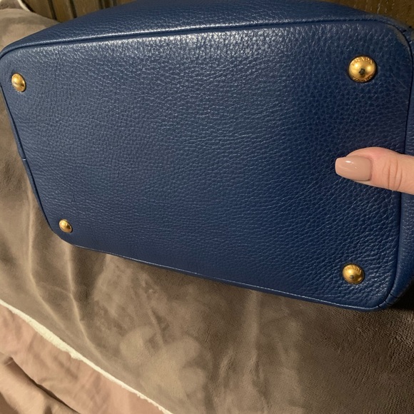 PRADA TOTE - Picture 3 of 4